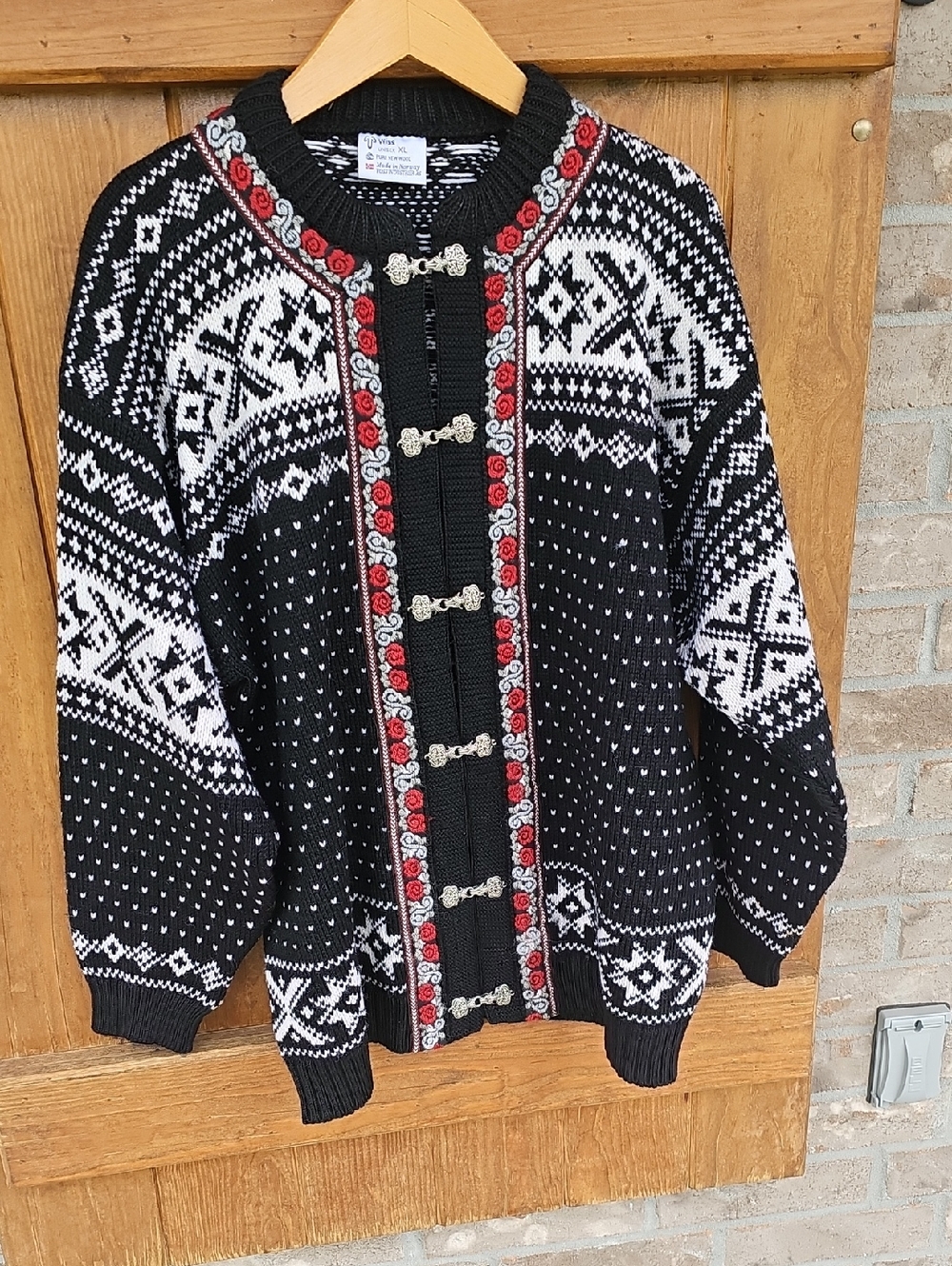 Voss  Nordic Cardigan with Red Rose Trim